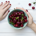 black-cherry-nails-10-manikiour-me-to-pio-zoumero-chrwma-tou-cheimwna