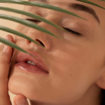 diy-scrub-proswpou-gia-lampero-derma-mono-me-2-ulika