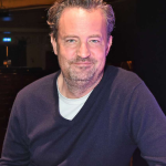 matthew-perry-se-tragiki-katastasi-ta-filarakia-tou-stin-kideia
