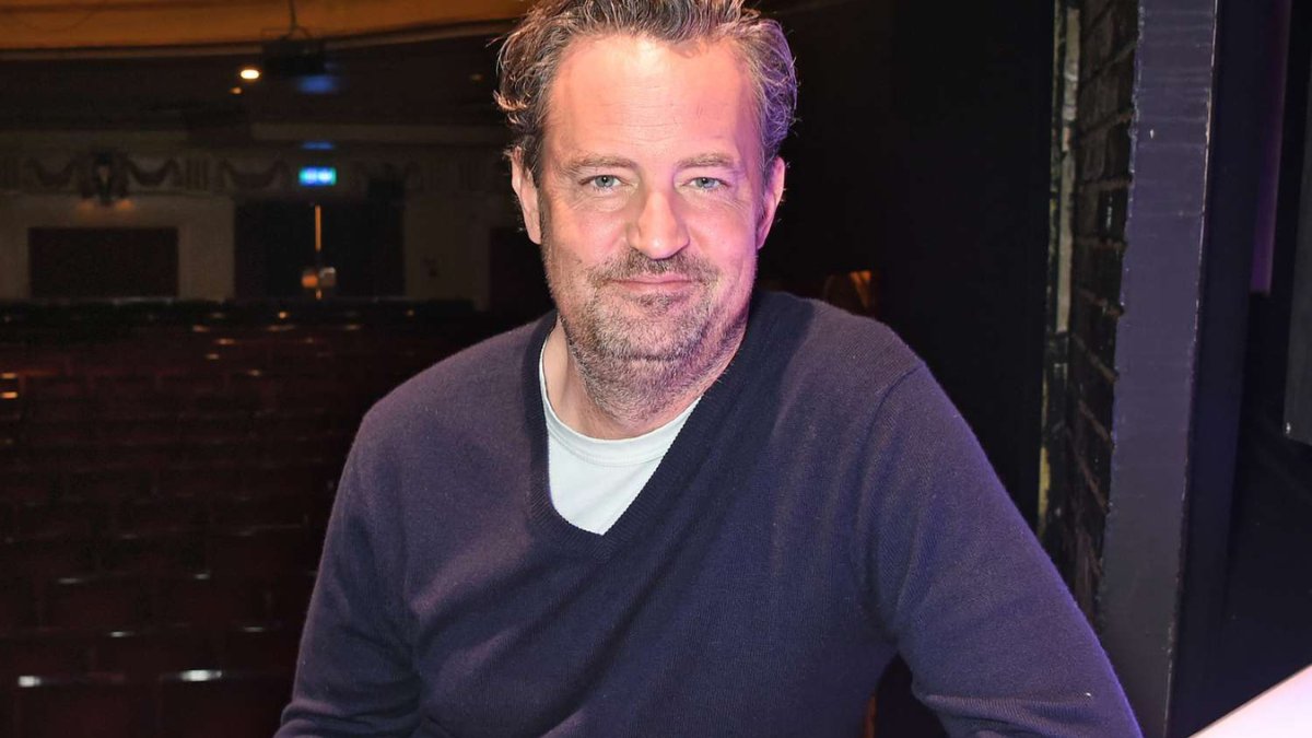 matthew-perry-se-tragiki-katastasi-ta-filarakia-tou-stin-kideia