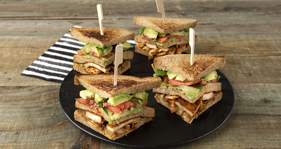 Vegetarian club sandwich από τον Άκη Πετρετζίκη