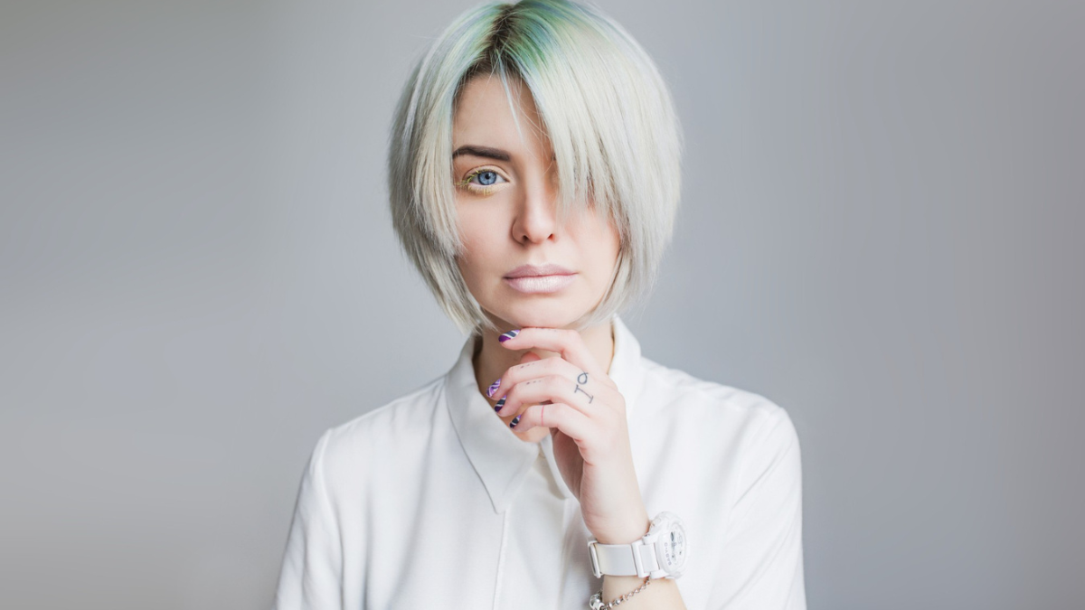 5-entupwsiakes-parallages-tou-pixie-haircut-gia-to-cheimwna-tou-2024