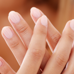 soap-nails-auti-einai-i-pio-elegant-tasi-manikiour-gia-to-2024