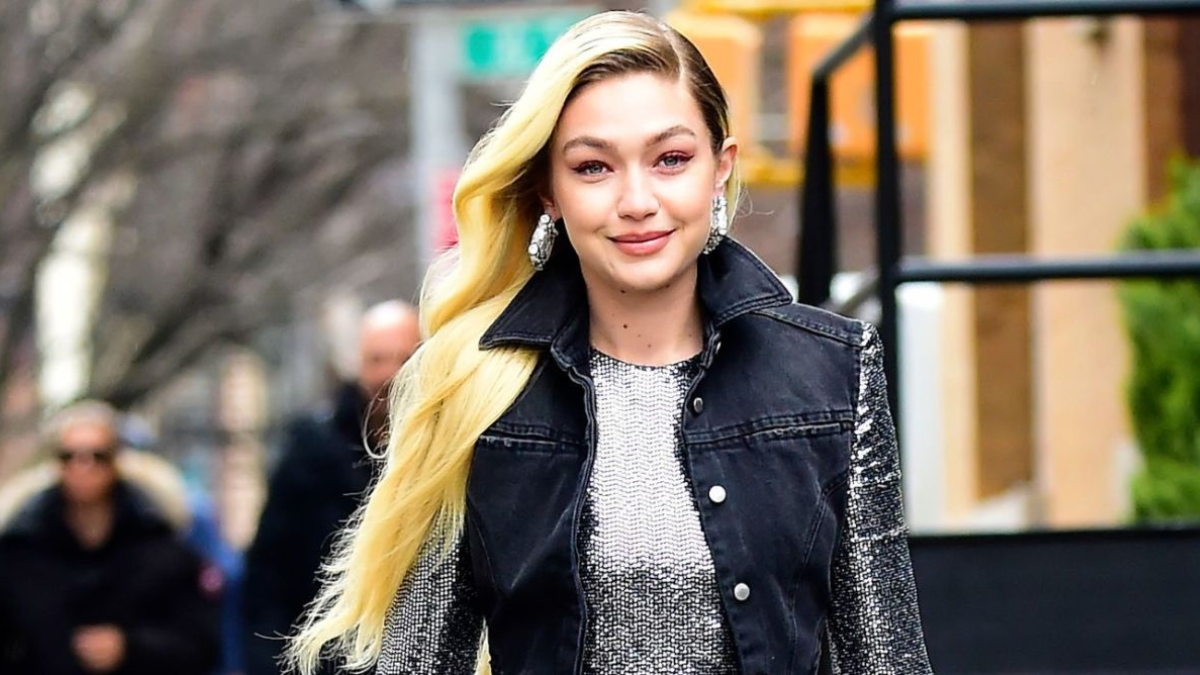 gigi-hadid-apochwristike-ta-makria-mallia-tis-kai-uiothetise-to-pio-sexy-kourema