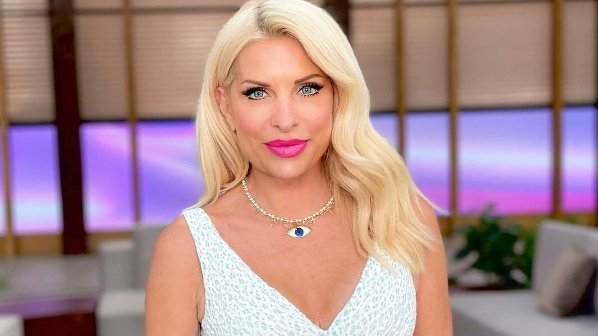 eleni-menegaki-pozarei-chwris-ichnos-makigiaz-kai-richnei-to-instagram