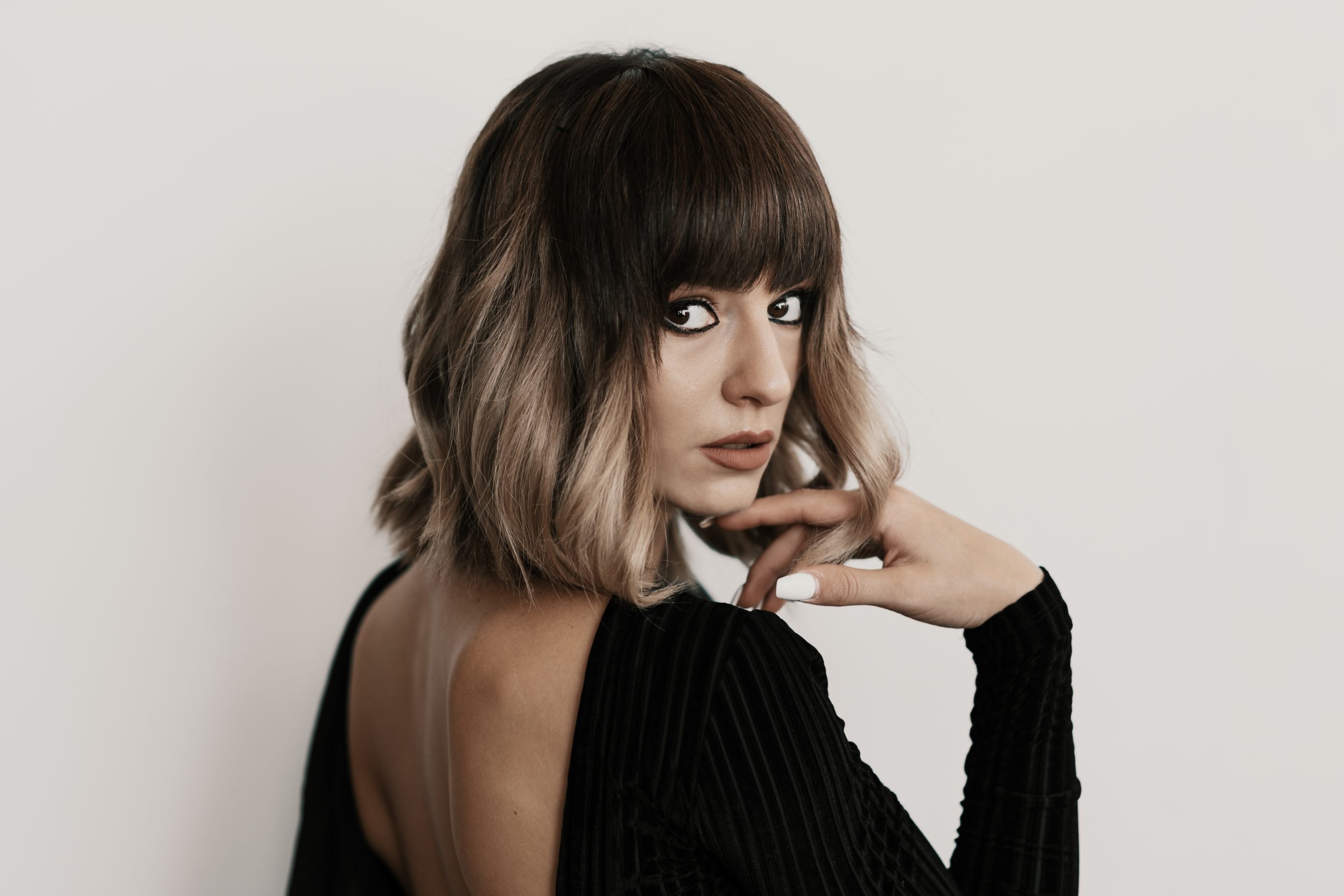 Ανακάλυψε το Modern Midi: Το Ιδανικό Κούρεμα για την Εποχή