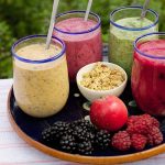4-smoothies-me-liges-thermides-pou-tha-se-gemisoun-energeia