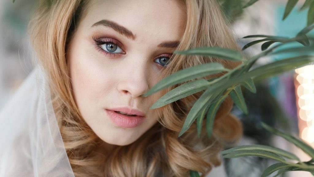 to-neo-make-up-trend-gia-apsegadiasti-epidermida