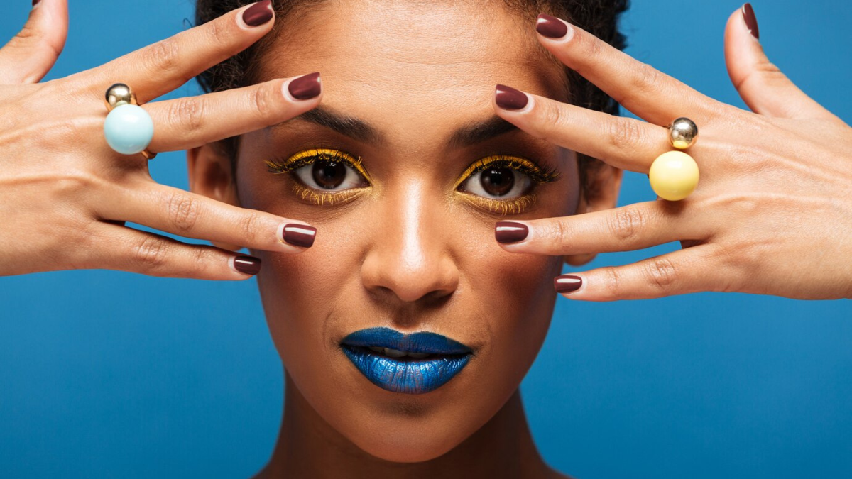 chocolate-manicure-auti-einai-i-pio-chic-apochrwsi-gia-fetos