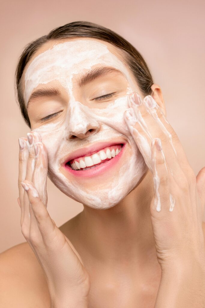 7-skincare-lathi-pou-mallon-kaneis-akoma-kai-pws-na-ta-diorthwseis