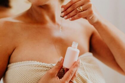 body-skin-cycling-i-nea-skincare-routina-gia-to-swma-sou
