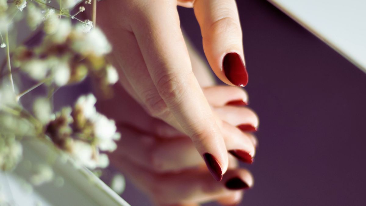 nuchia-2026-berry-obsession-to-pio-chic-chrwma-tou-cheimwna