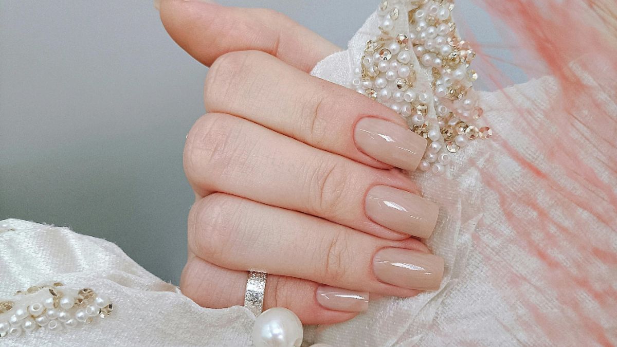 neutral-chic-nails-diaxroniki-kompsotita-chwris-upervoles