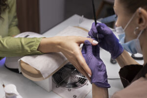 pro-nails-texnites-provlimata-lyseis-beautymag-scaled