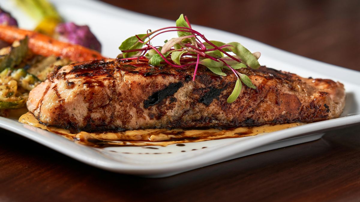 solomos-me-kokkino-karu