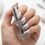 Chrome nails με μεταλλικό εφέ καθρέφτη για την άνοιξη